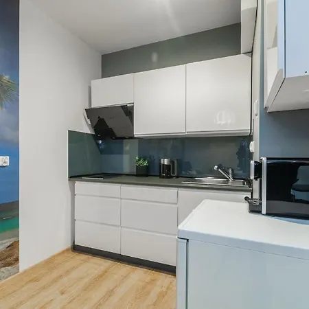 Flatbook Apartmenty - *